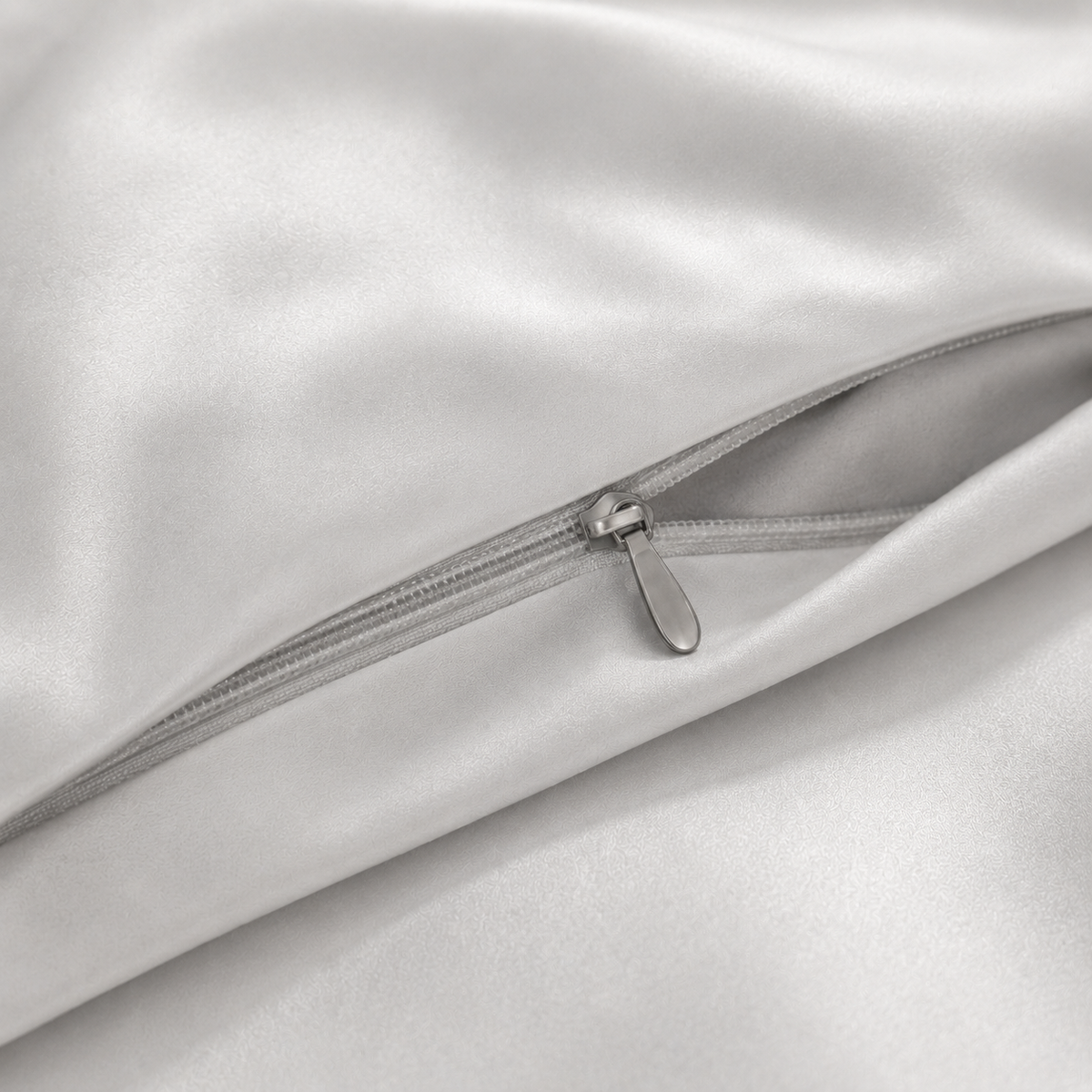 Nile Crown (Queen, Sateen, White)